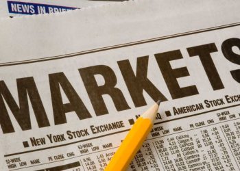 Riding the Waves of the Stock Market: Strategies, Risks, and Opportunities for Modern Investors