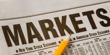 Riding the Waves of the Stock Market: Strategies, Risks, and Opportunities for Modern Investors